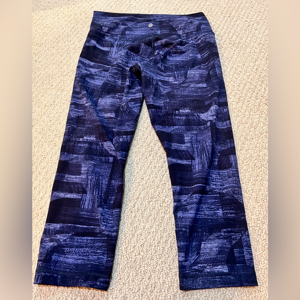 Lulu work out pants cropped size 10. Great condition